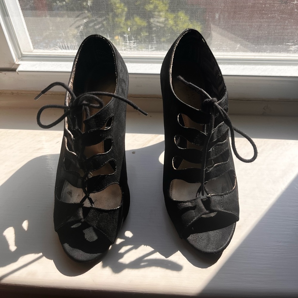 Black Suede Heels 👠